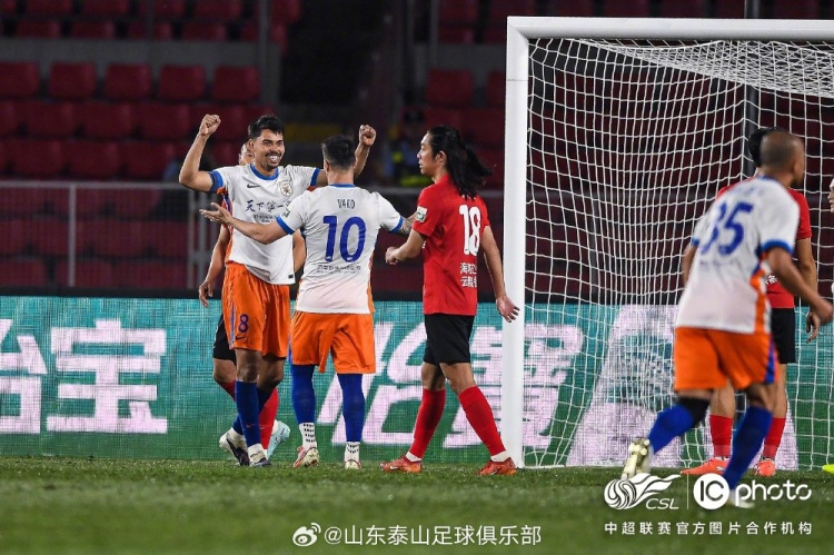 泽卡瓦科双响炮 山东泰山客场5-1大胜辽宁铁人 泽卡瓦科双响炮 山东泰山客场5-1大胜辽宁铁人