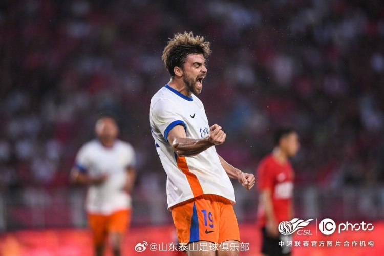 泽卡瓦科双响炮 山东泰山客场5-1大胜辽宁铁人 泽卡瓦科双响炮 山东泰山客场5-1大胜辽宁铁人