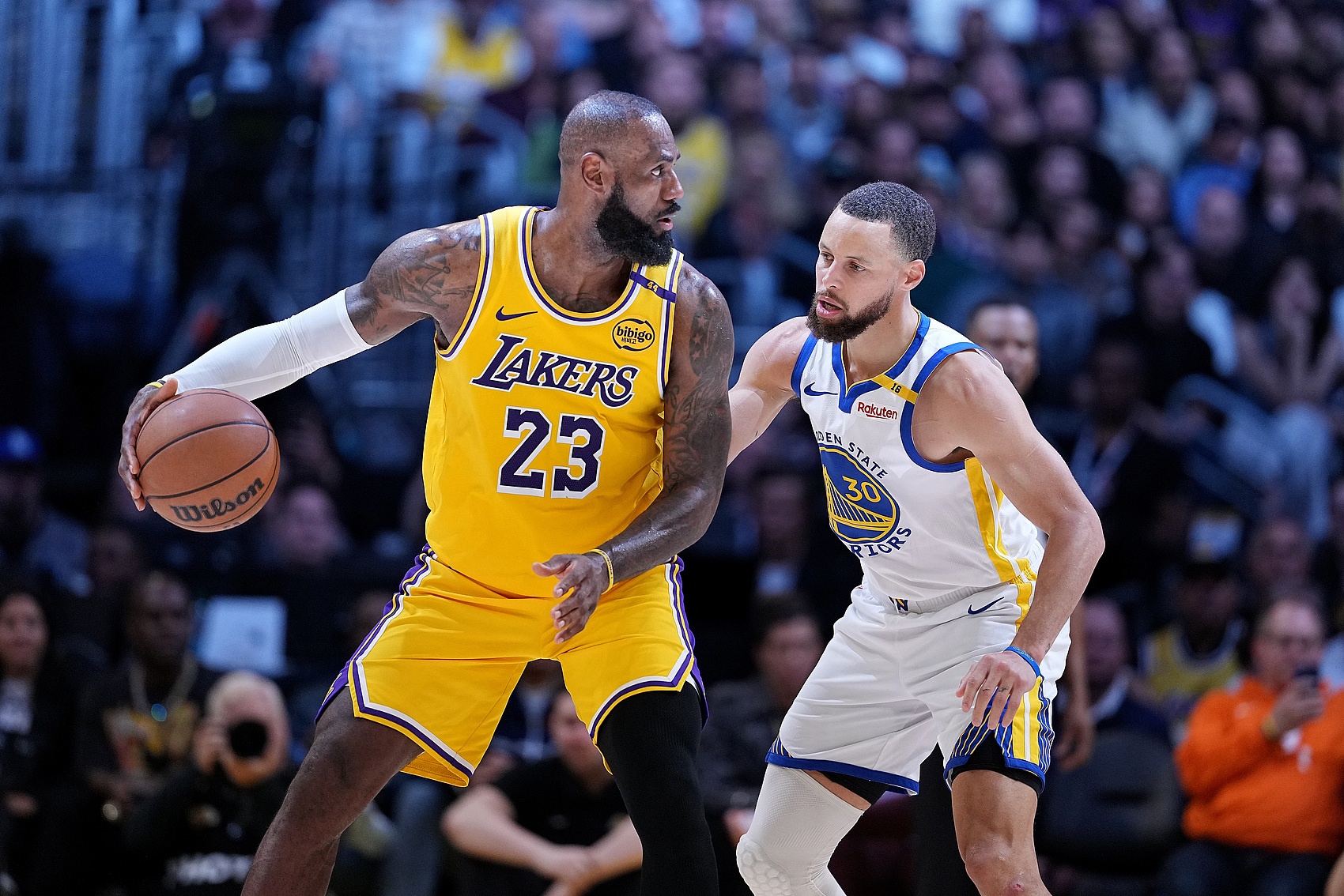 A·史密斯:詹姆斯若拿中产联手库里 将让NBA在全球爆炸级火爆
