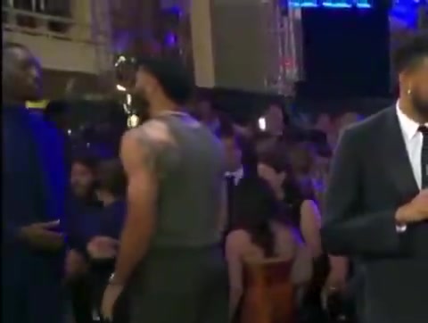 阿德巴约塔图姆场边热聊 唐斯独自受访