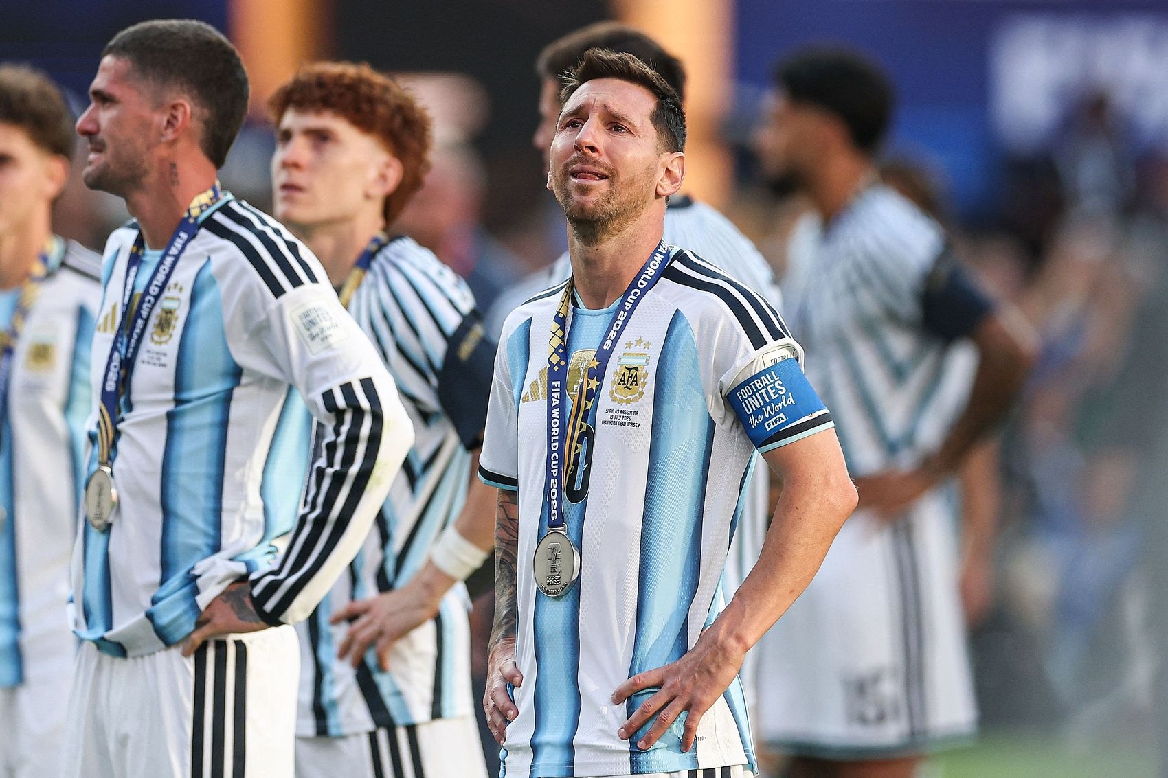 梅西:这伤口很难愈合;C罗点赞FIFA送冠军阴谋论;帕雷德斯红牌被删 梅西:这伤口很难愈合;C罗点赞FIFA送冠军阴谋论;帕雷德斯红牌被删