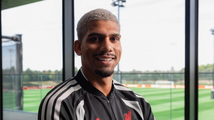 阿劳霍租借利物浦：身体技术契合英超 目标冲击全部冠军