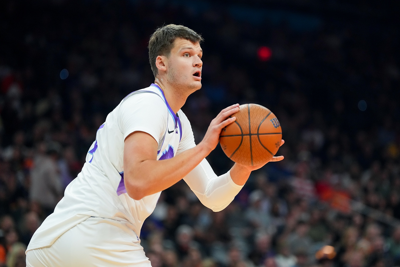 湖人1.3亿签凯斯勒创历史纪录,前爵士记者:他有戈贝尔级防守潜力 湖人1.3亿签凯斯勒创历史纪录,前爵士记者:他有戈贝尔级防守潜力