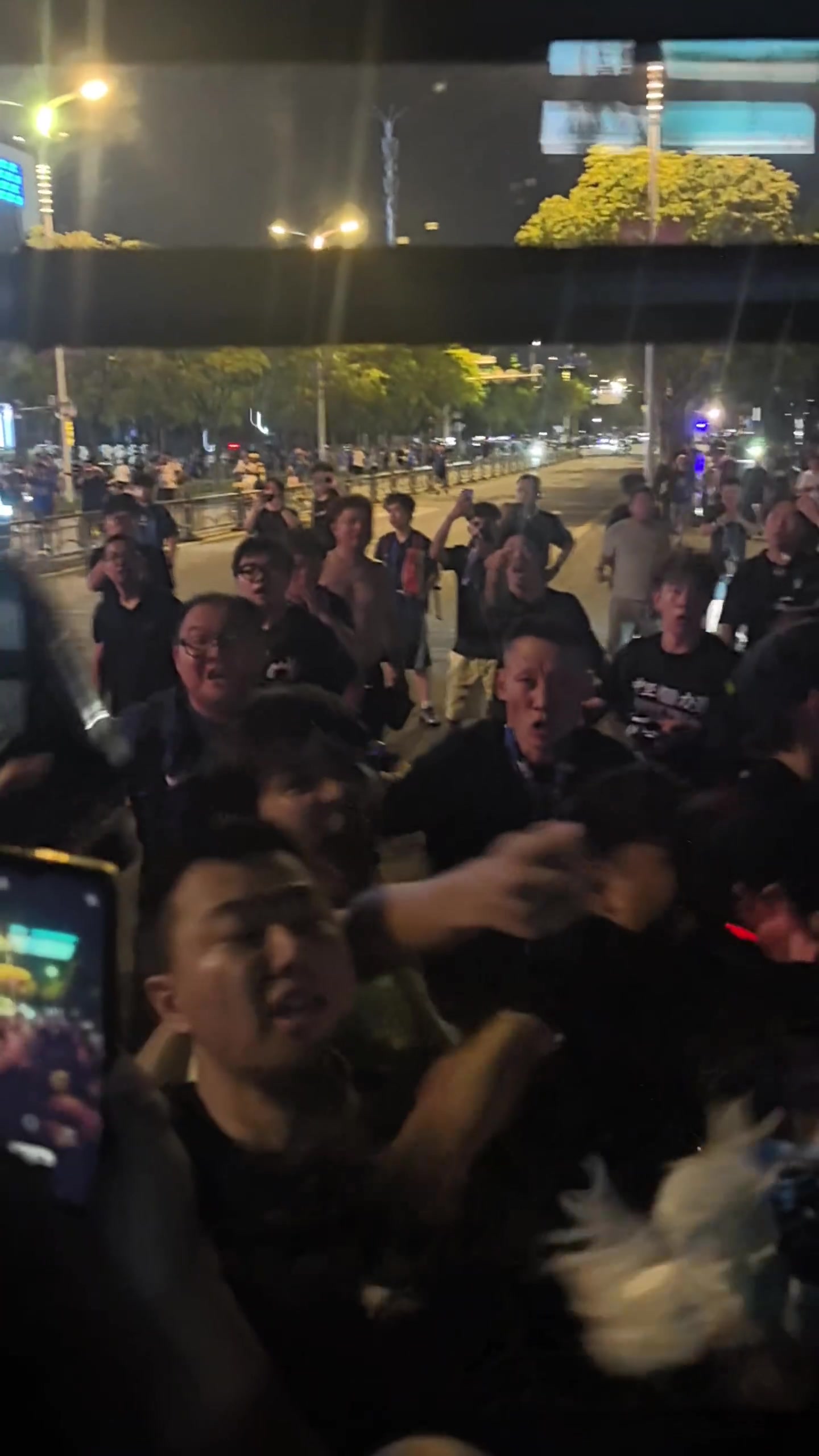 韩乔生:若假借球迷身份做突破底线行为,这类人代表不了任何队 韩乔生:若假借球迷身份做突破底线行为,这类人代表不了任何队